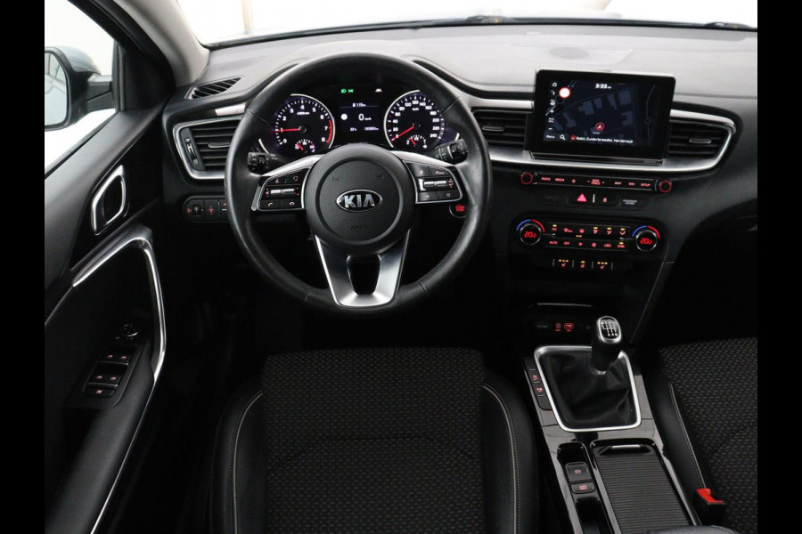 Kia Ceed 1.0 T-GDi DynamicPlusLine | Stoelverwarming | Carplay | Camera | Navigatie | Stuurverwarming | Half leder | Cruise control | Keyless | DAB | Parkeerhulp | Climate control | Bluetooth