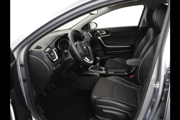 Kia Ceed 1.0 T-GDi DynamicPlusLine | Stoelverwarming | Carplay | Camera | Navigatie | Stuurverwarming | Half leder | Cruise control | Keyless | DAB | Parkeerhulp | Climate control | Bluetooth