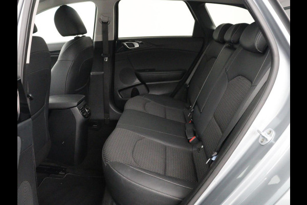 Kia Ceed 1.0 T-GDi DynamicPlusLine | Stoelverwarming | Carplay | Camera | Navigatie | Stuurverwarming | Half leder | Cruise control | Keyless | DAB | Parkeerhulp | Climate control | Bluetooth