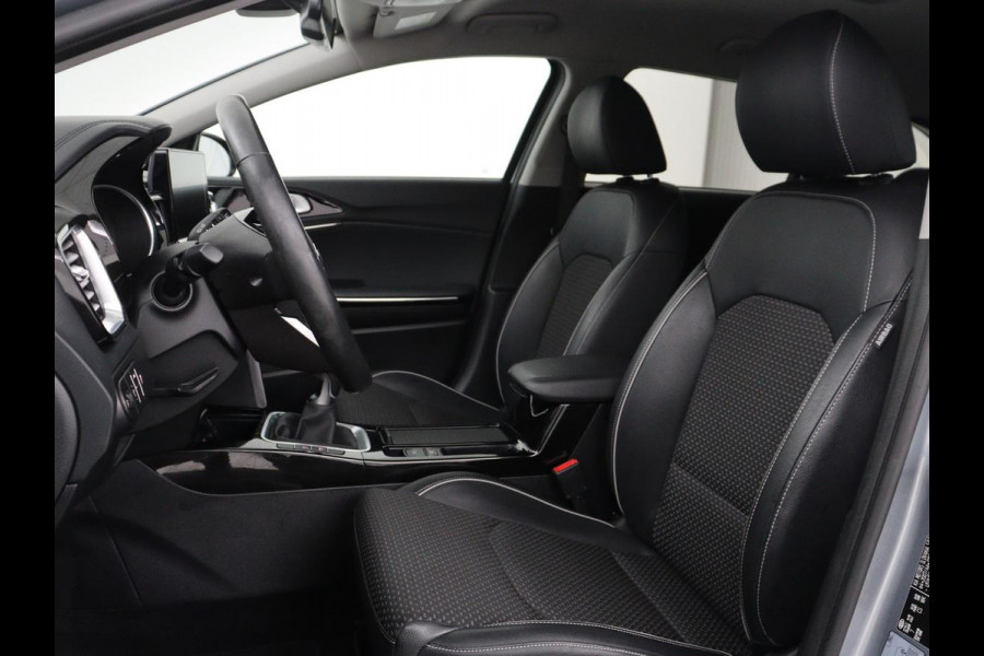 Kia Ceed 1.0 T-GDi DynamicPlusLine | Stoelverwarming | Carplay | Camera | Navigatie | Stuurverwarming | Half leder | Cruise control | Keyless | DAB | Parkeerhulp | Climate control | Bluetooth