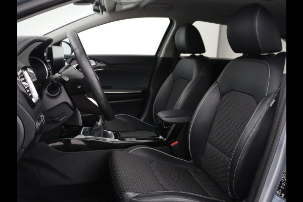 Kia Ceed 1.0 T-GDi DynamicPlusLine | Stoelverwarming | Carplay | Camera | Navigatie | Stuurverwarming | Half leder | Cruise control | Keyless | DAB | Parkeerhulp | Climate control | Bluetooth
