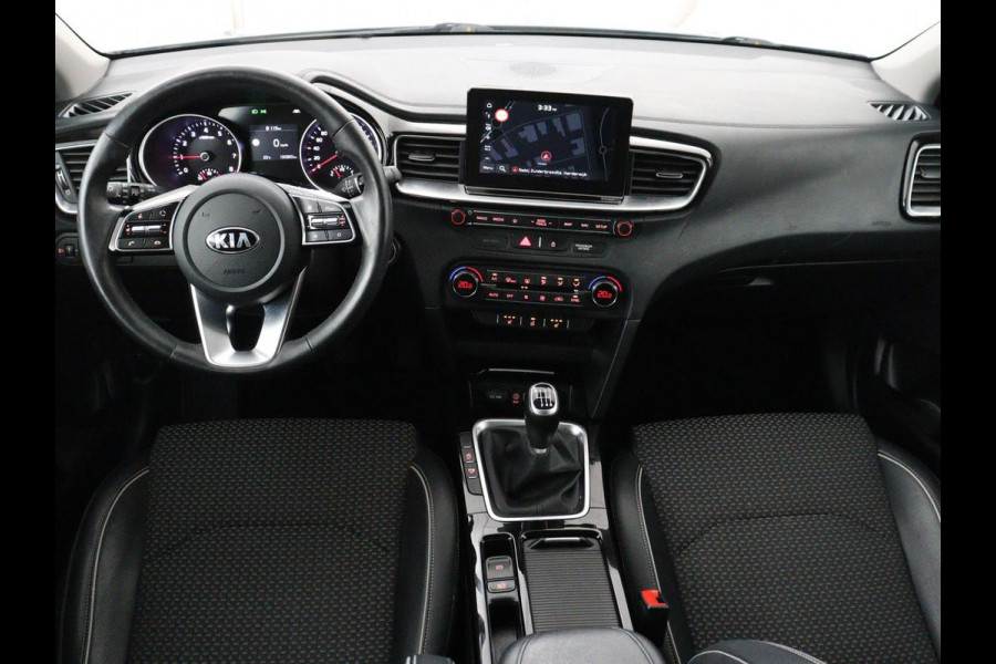 Kia Ceed 1.0 T-GDi DynamicPlusLine | Stoelverwarming | Carplay | Camera | Navigatie | Stuurverwarming | Half leder | Cruise control | Keyless | DAB | Parkeerhulp | Climate control | Bluetooth