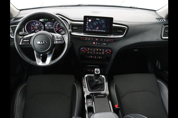Kia Ceed 1.0 T-GDi DynamicPlusLine | Stoelverwarming | Carplay | Camera | Navigatie | Stuurverwarming | Half leder | Cruise control | Keyless | DAB | Parkeerhulp | Climate control | Bluetooth