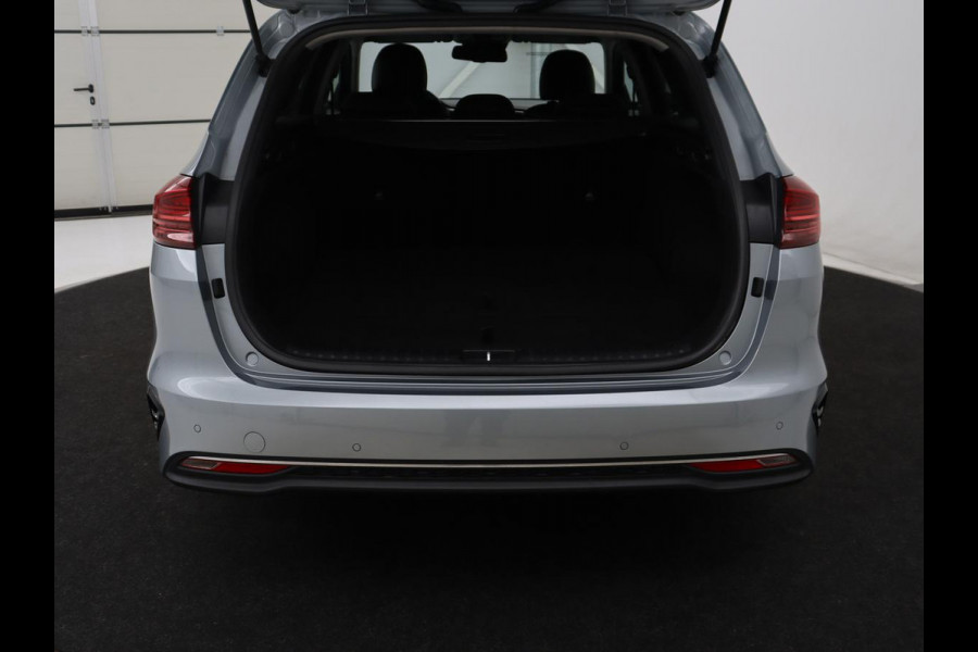 Kia Ceed 1.0 T-GDi DynamicPlusLine | Stoelverwarming | Carplay | Camera | Navigatie | Stuurverwarming | Half leder | Cruise control | Keyless | DAB | Parkeerhulp | Climate control | Bluetooth