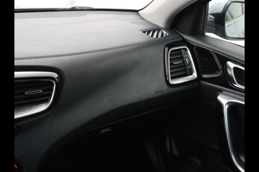 Kia Ceed 1.0 T-GDi DynamicPlusLine | Stoelverwarming | Carplay | Camera | Navigatie | Stuurverwarming | Half leder | Cruise control | Keyless | DAB | Parkeerhulp | Climate control | Bluetooth