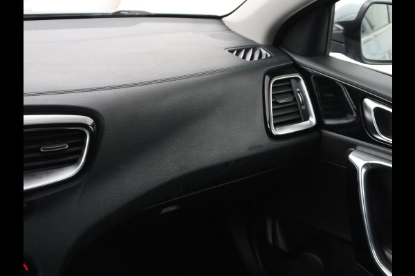 Kia Ceed 1.0 T-GDi DynamicPlusLine | Stoelverwarming | Carplay | Camera | Navigatie | Stuurverwarming | Half leder | Cruise control | Keyless | DAB | Parkeerhulp | Climate control | Bluetooth