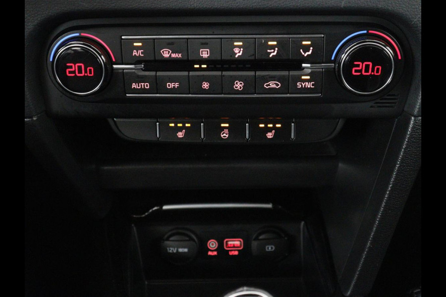 Kia Ceed 1.0 T-GDi DynamicPlusLine | Stoelverwarming | Carplay | Camera | Navigatie | Stuurverwarming | Half leder | Cruise control | Keyless | DAB | Parkeerhulp | Climate control | Bluetooth