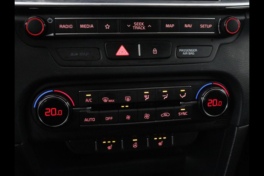 Kia Ceed 1.0 T-GDi DynamicPlusLine | Stoelverwarming | Carplay | Camera | Navigatie | Stuurverwarming | Half leder | Cruise control | Keyless | DAB | Parkeerhulp | Climate control | Bluetooth