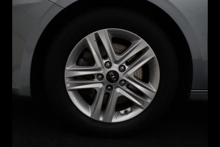 Kia Ceed 1.0 T-GDi DynamicPlusLine | Stoelverwarming | Carplay | Camera | Navigatie | Stuurverwarming | Half leder | Cruise control | Keyless | DAB | Parkeerhulp | Climate control | Bluetooth