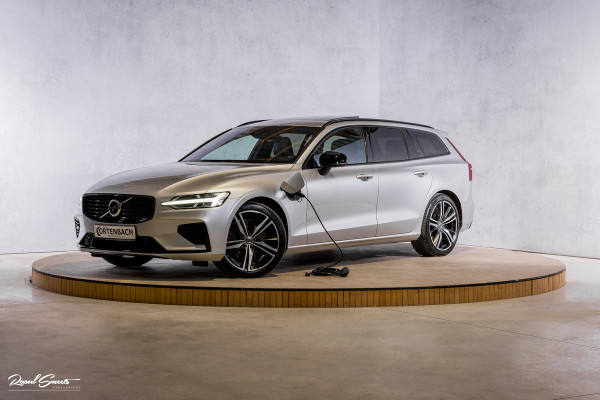 Volvo V60 2.0 T6 Recharge AWD R-Design Long Range | Panorama dak | Zwenkbare trekhaak | Adaptieve cruise | Harman Kardon |