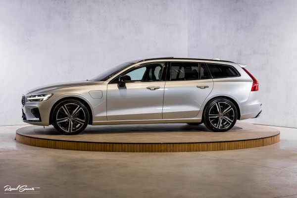 Volvo V60 2.0 T6 Recharge AWD R-Design Long Range | Panorama dak | Zwenkbare trekhaak | Adaptieve cruise | Harman Kardon |