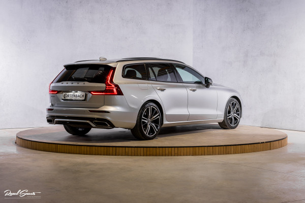 Volvo V60 2.0 T6 Recharge AWD R-Design Long Range | Panorama dak | Zwenkbare trekhaak | Adaptieve cruise | Harman Kardon |