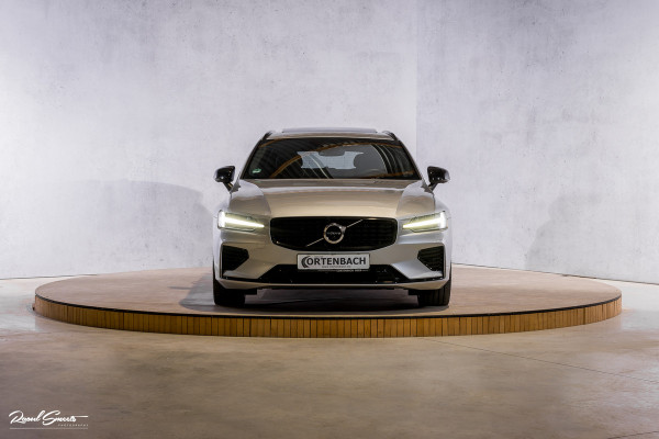 Volvo V60 2.0 T6 Recharge AWD R-Design Long Range | Panorama dak | Zwenkbare trekhaak | Adaptieve cruise | Harman Kardon |