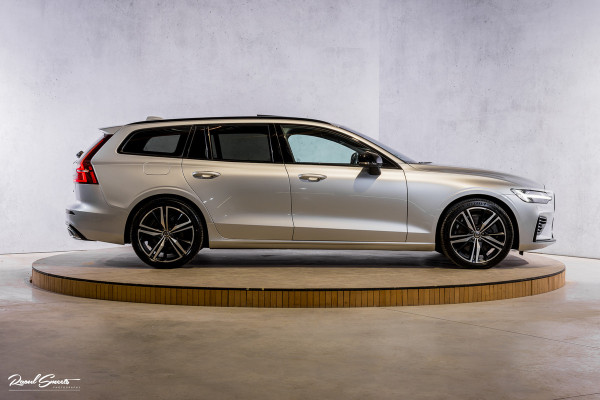 Volvo V60 2.0 T6 Recharge AWD R-Design Long Range | Panorama dak | Zwenkbare trekhaak | Adaptieve cruise | Harman Kardon |