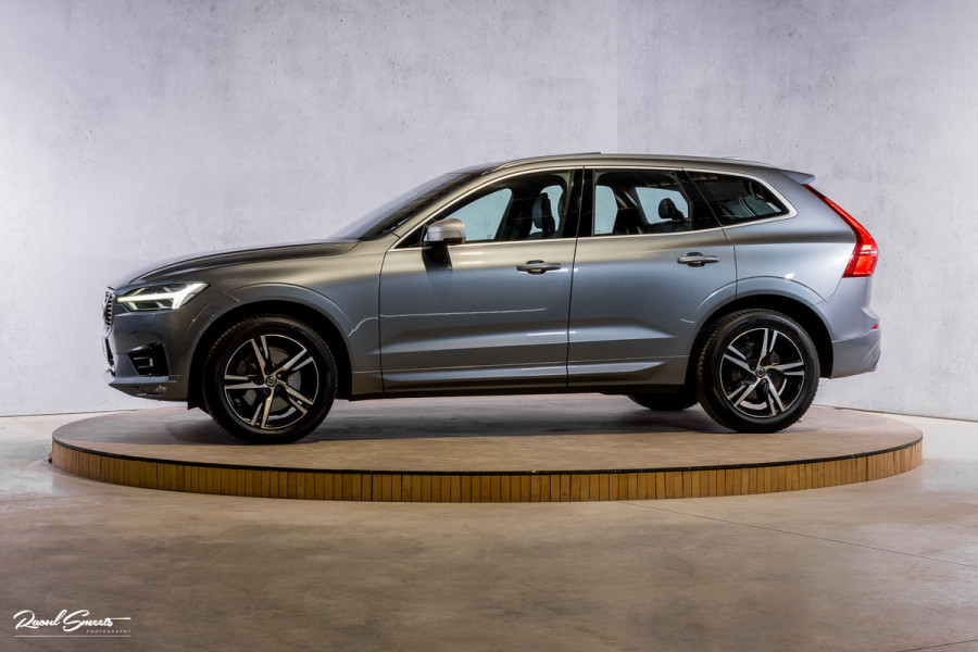 Volvo XC60 2.0 T5 R-Design | Adaptieve cruise | Zwenkbare trekhaak | Panoramadak | Bliss |