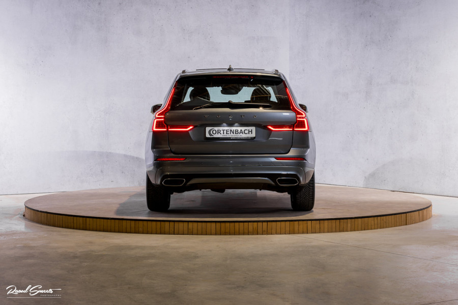 Volvo XC60 2.0 T5 R-Design | Adaptieve cruise | Zwenkbare trekhaak | Panoramadak | Bliss |