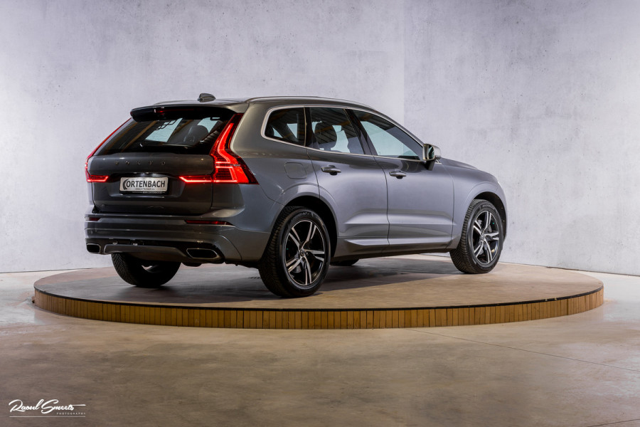 Volvo XC60 2.0 T5 R-Design | Adaptieve cruise | Zwenkbare trekhaak | Panoramadak | Bliss |