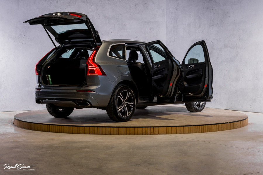 Volvo XC60 2.0 T5 R-Design | Adaptieve cruise | Zwenkbare trekhaak | Panoramadak | Bliss |