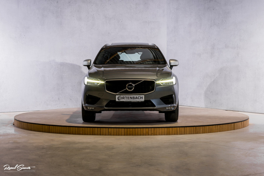 Volvo XC60 2.0 T5 R-Design | Adaptieve cruise | Zwenkbare trekhaak | Panoramadak | Bliss |