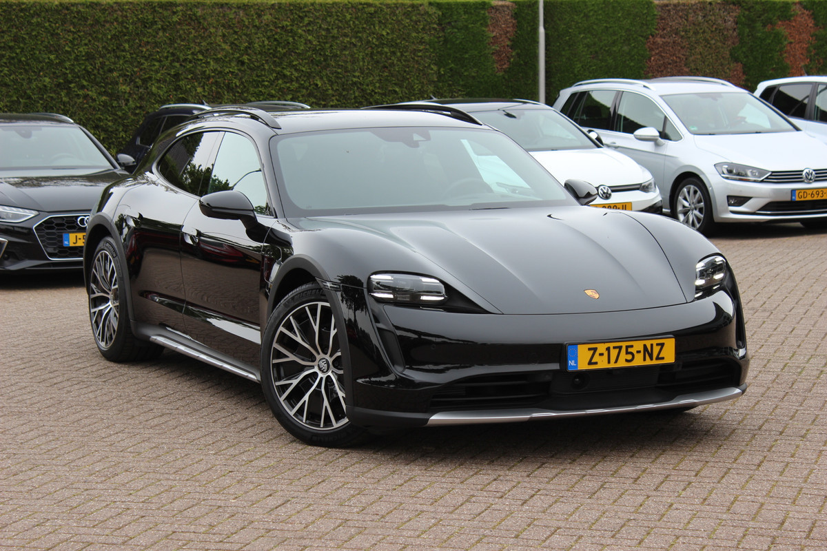Porsche Taycan Cross Turismo 4 93 kWh / SoH 92,5% / Panoramadak / 360Camera / Luchtvering / 20'' / Comfortstoelen / DAB / Stoelverwarming / ACC / Warmtepomp