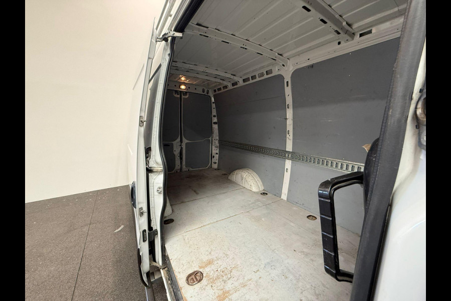 Iveco Daily 35S14 140pk L2H2/L3H2 3500kg Trekhaak Airco Cruise