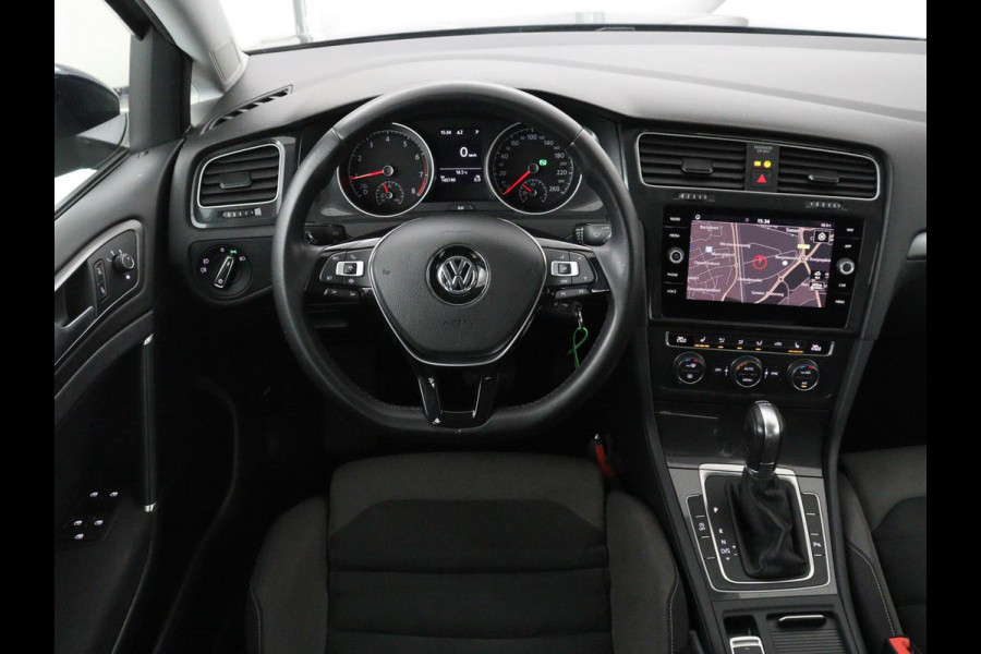 Volkswagen Golf 1.5 TSI Comfortline | Stoelverwarming | Trekhaak | Camera | Massage | Carplay | Adaptive cruise | Navigatie | Parkeerhulp | Climate control