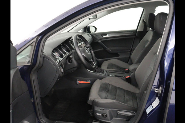 Volkswagen Golf 1.5 TSI Comfortline | Stoelverwarming | Trekhaak | Camera | Massage | Carplay | Adaptive cruise | Navigatie | Parkeerhulp | Climate control
