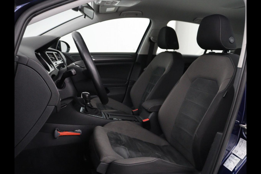 Volkswagen Golf 1.5 TSI Comfortline | Stoelverwarming | Trekhaak | Camera | Massage | Carplay | Adaptive cruise | Navigatie | Parkeerhulp | Climate control