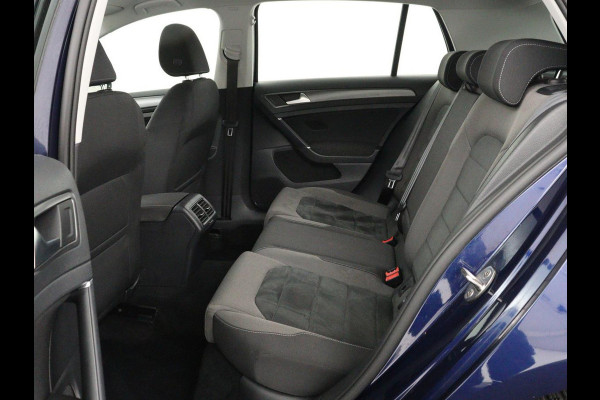 Volkswagen Golf 1.5 TSI Comfortline | Stoelverwarming | Trekhaak | Camera | Massage | Carplay | Adaptive cruise | Navigatie | Parkeerhulp | Climate control