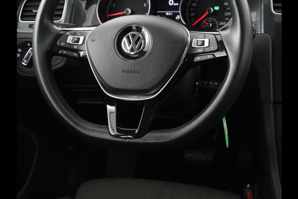 Volkswagen Golf 1.5 TSI Comfortline | Stoelverwarming | Trekhaak | Camera | Massage | Carplay | Adaptive cruise | Navigatie | Parkeerhulp | Climate control