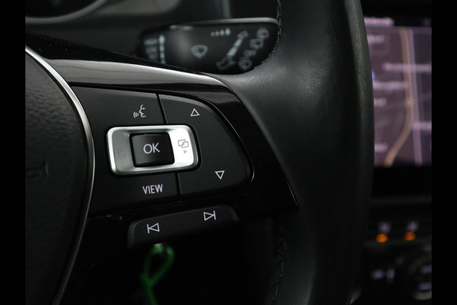 Volkswagen Golf 1.5 TSI Comfortline | Stoelverwarming | Trekhaak | Camera | Massage | Carplay | Adaptive cruise | Navigatie | Parkeerhulp | Climate control