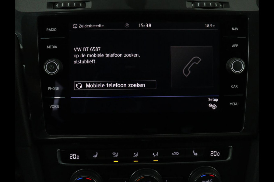 Volkswagen Golf 1.5 TSI Comfortline | Stoelverwarming | Trekhaak | Camera | Massage | Carplay | Adaptive cruise | Navigatie | Parkeerhulp | Climate control