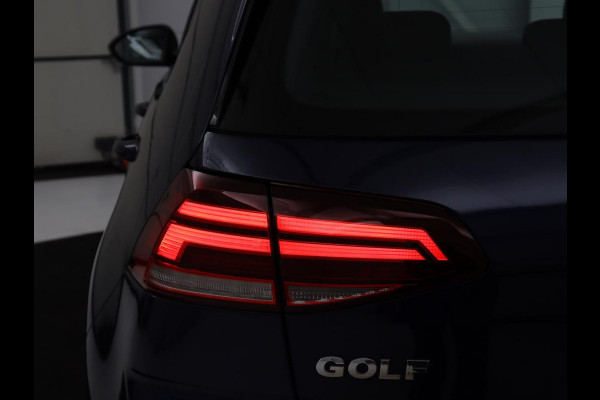 Volkswagen Golf 1.5 TSI Comfortline | Stoelverwarming | Trekhaak | Camera | Massage | Carplay | Adaptive cruise | Navigatie | Parkeerhulp | Climate control