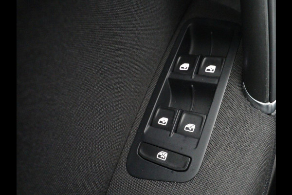 Volkswagen Golf 1.5 TSI Comfortline | Stoelverwarming | Trekhaak | Camera | Massage | Carplay | Adaptive cruise | Navigatie | Parkeerhulp | Climate control