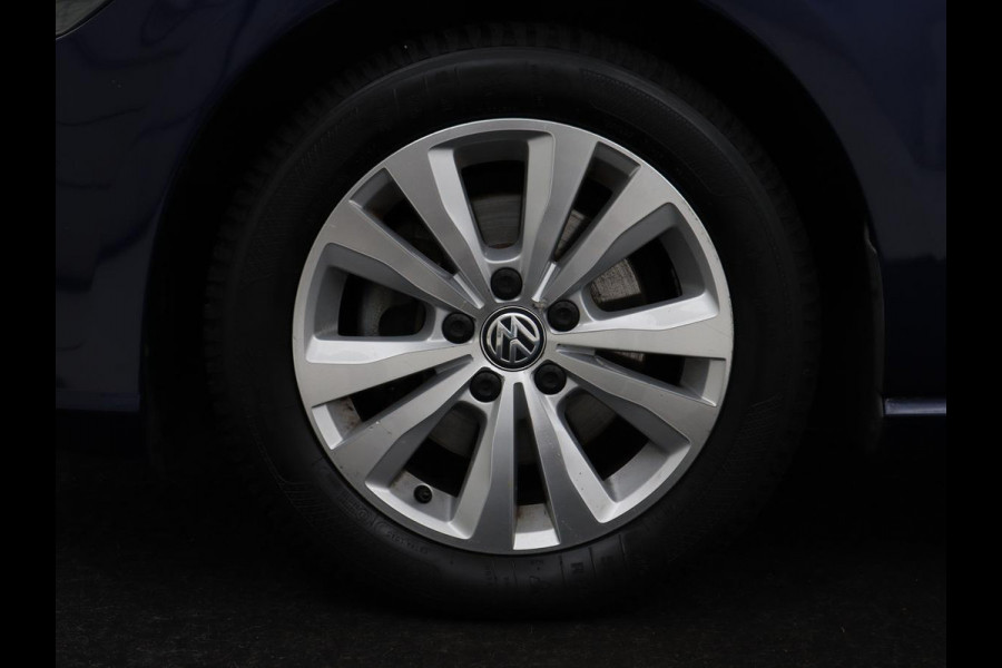 Volkswagen Golf 1.5 TSI Comfortline | Stoelverwarming | Trekhaak | Camera | Massage | Carplay | Adaptive cruise | Navigatie | Parkeerhulp | Climate control