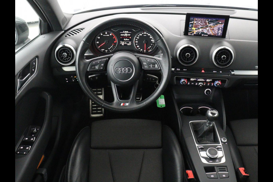 Audi A3 1.5 TFSI Sport S Line Edition | Trekhaak | Half leder | Full LED | Navigatie | Bluetooth | Sportstoelen | Parkeerhulp | Climate control | Cruise control | 18'' | Origineel NL | S Line