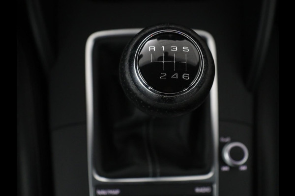 Audi A3 1.5 TFSI Sport S Line Edition | Trekhaak | Half leder | Full LED | Navigatie | Bluetooth | Sportstoelen | Parkeerhulp | Climate control | Cruise control | 18'' | Origineel NL | S Line
