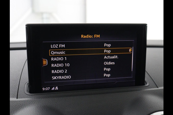 Audi A3 1.5 TFSI Sport S Line Edition | Trekhaak | Half leder | Full LED | Navigatie | Bluetooth | Sportstoelen | Parkeerhulp | Climate control | Cruise control | 18'' | Origineel NL | S Line