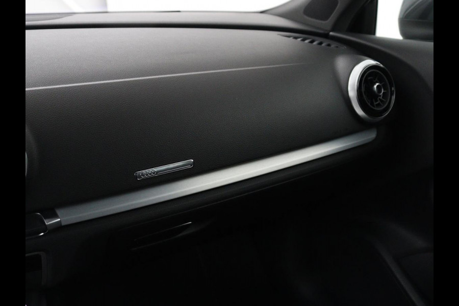 Audi A3 1.5 TFSI Sport S Line Edition | Trekhaak | Half leder | Full LED | Navigatie | Bluetooth | Sportstoelen | Parkeerhulp | Climate control | Cruise control | 18'' | Origineel NL | S Line