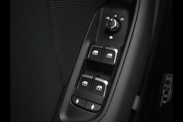 Audi A3 1.5 TFSI Sport S Line Edition | Trekhaak | Half leder | Full LED | Navigatie | Bluetooth | Sportstoelen | Parkeerhulp | Climate control | Cruise control | 18'' | Origineel NL | S Line