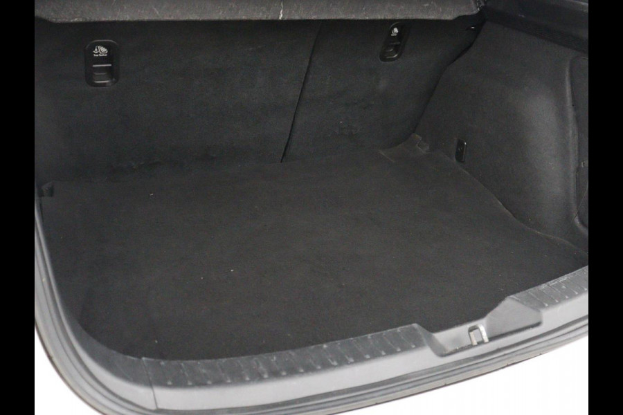 Mazda 3 2.0 SkyActiv-G 120 GT-M | Head-Up | Leder | Stoelverwarming | Adaptive cruise | Camera | Stuurverwarming | Bose Sound | Navigatie | Full LED | Keyless | Parkeerhulp | Climate control