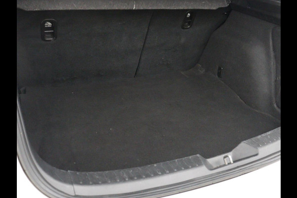Mazda 3 2.0 SkyActiv-G 120 GT-M | Head-Up | Leder | Stoelverwarming | Adaptive cruise | Camera | Stuurverwarming | Bose Sound | Navigatie | Full LED | Keyless | Parkeerhulp | Climate control