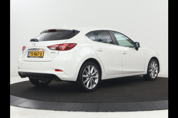 Mazda 3 2.0 SkyActiv-G 120 GT-M | Head-Up | Leder | Stoelverwarming | Adaptive cruise | Camera | Stuurverwarming | Bose Sound | Navigatie | Full LED | Keyless | Parkeerhulp | Climate control