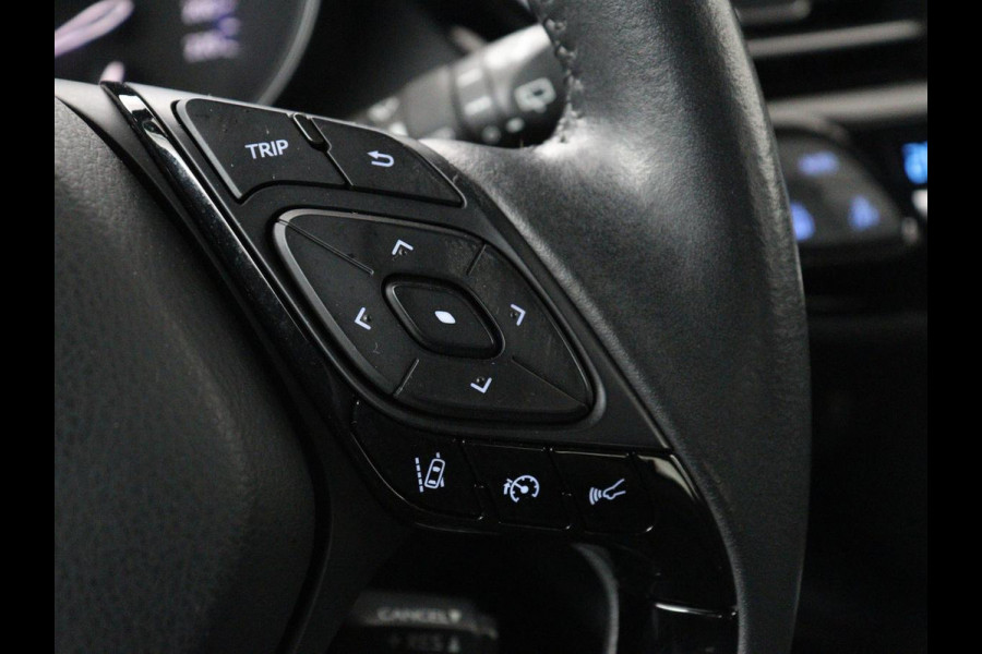 Toyota C-HR 2.0 Hybrid Dynamic | Stoelverwarming | Adaptive cruise | Camera | Carplay | Navigatie | Climate control | Bluetooth