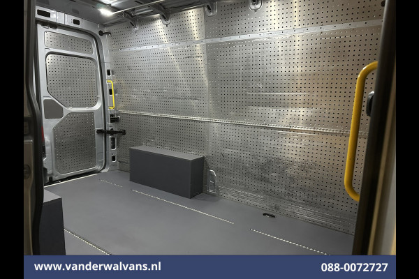 Volkswagen Crafter 2.0 TDI 140pk L3H3 L2H2 Euro6 Airco | Camera | Apple Carplay | Cruisecontrol Android Auto, Parkeersensoren, Bijrijdersbank, 3000kg Trekvermogen, zilver