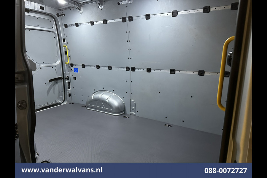 Volkswagen Crafter 2.0 TDI 140pk L3H3 L2H2 Euro6 Airco | Navigatie | Apple Carplay | Cruisecontrol Android Auto, Bijrijdersbank, 3000kg trekvermogen