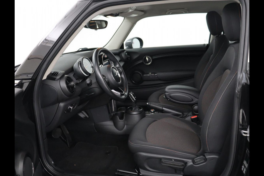 MINI Cooper 1.5 Cooper | Automaat | 87.100km NAP | Carplay | Navigatie | Cruise control | Bluetooth | Airco | Lichtmetalen velgen