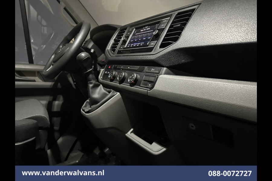 Volkswagen Crafter 2.0 TDI 141pk L3H3 L2H2 Euro6 Airco | Camera | Apple Carplay | Android Auto | Cruisecontrol | Massagestoel Chauffeursstoel, 2800kg trekvermogen