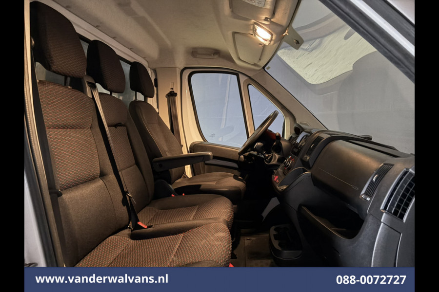 Peugeot Boxer 2.2 BlueHDi 141pk Bakwagen 436cm Lang Laadklep Euro6 Airco | Cruisecontrol | 1055kg laadvermogen Bijrijdersbank
