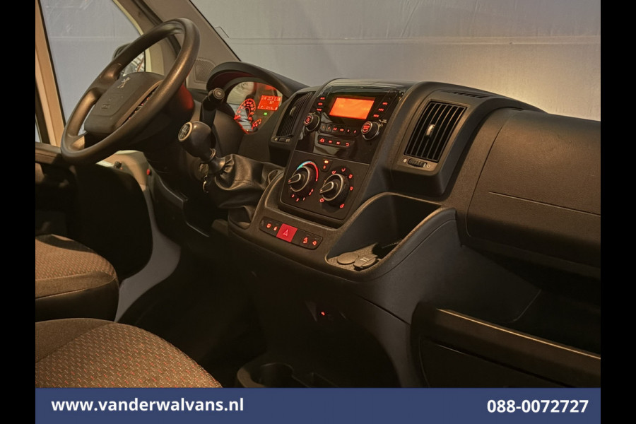 Peugeot Boxer 2.2 BlueHDi 141pk Bakwagen 436cm Lang Laadklep Euro6 Airco | Cruisecontrol | 1055kg laadvermogen Bijrijdersbank